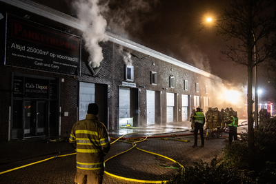911067 Afbeelding van de brand in het bedrijvenverzamelgebouw CAB-Rondom (Cartesiusweg 90, voormalig Centraal ...